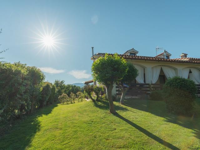 Casa Fiore, casa vacanze chiavi in mano, con tre alloggi per. 280m² Pula