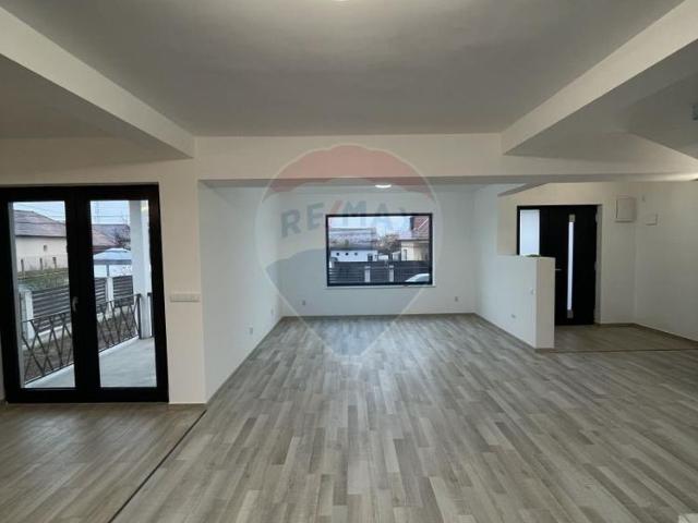 Casa finisata de inchiriat, 5 camere 160mp Someseni