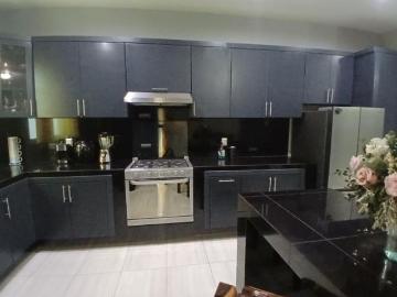 Casa FRACC. QUIRINDAVARA, URUAPAN MICH