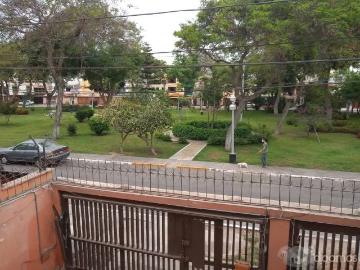 CASA FRENTE A HERMOSO PARQUE EN BELLAVISTA