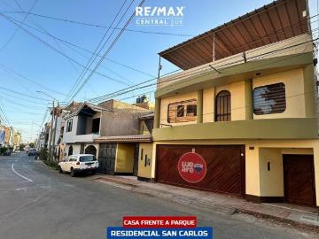 Casa Frente A Parque Residencial San Carlos Ica