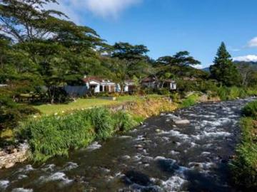 CASA FRENTE AL RÍO CON APARTAMENTO EN VENTA EN BAJO BOQUETE
