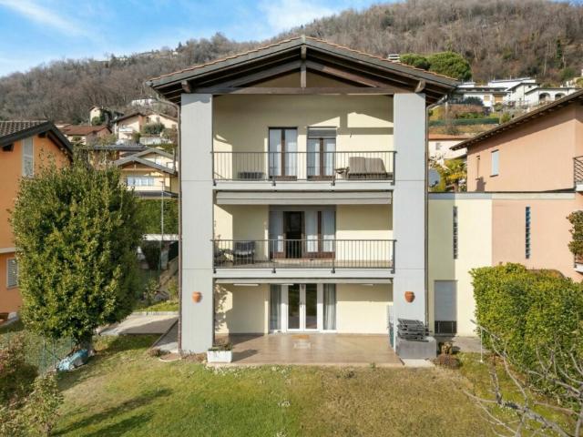Casa gemella uni bifamiliare con giardino e vista