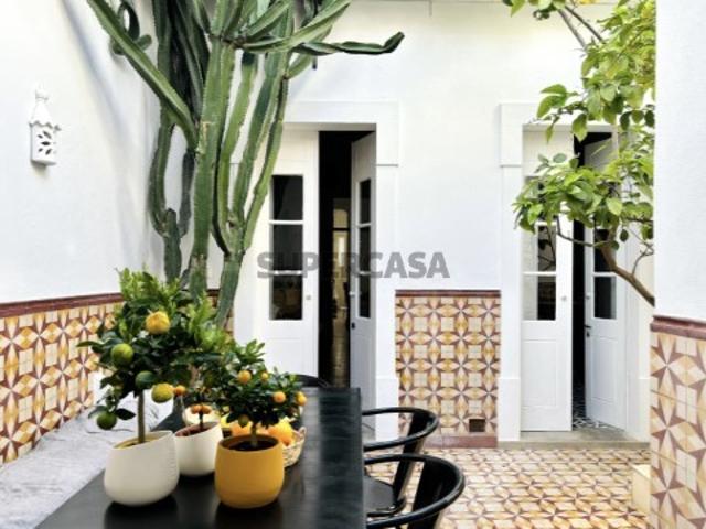 Casa geminada cheia de charme I Arquitetura tradicional I 2 quartos +1 I Pátio I Tanque I Terraços I Baixa Olhão