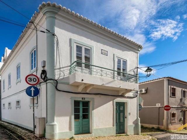 Casa geminada com 3 quartos à venda no centro de Lagoa, Alga. 194m² Lagoa e Carvoeiro