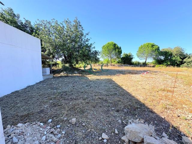 Casa Geminada com projeto aprovado para a construção de mora. 48m² São Brás De Alportel