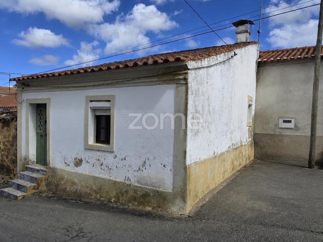 Casa geminada de 2 quartos em bom estado em Dogueno Almodôvar