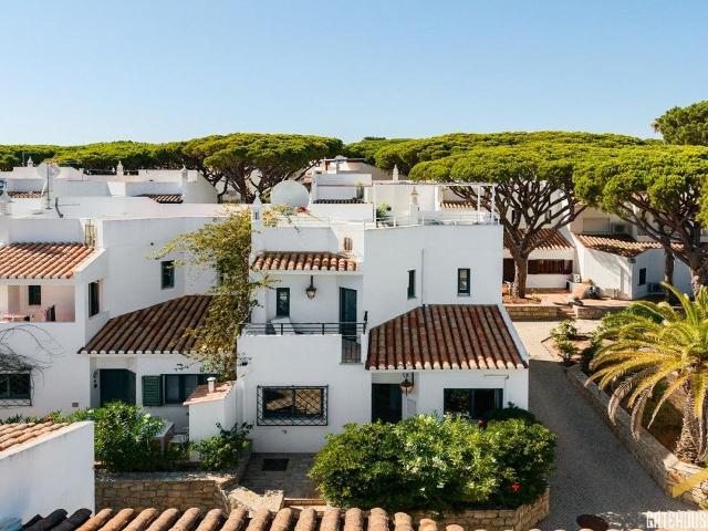 Casa geminada de 3 quartos com vista para o mar e terraço no. 150m² Almancil