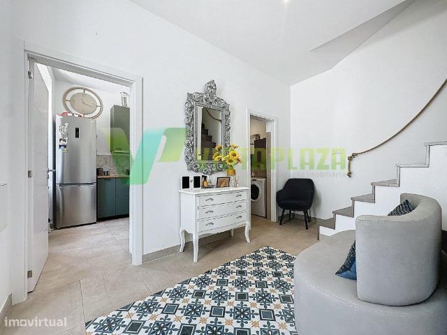 Casa Geminada T2 Totalmente Remodelada na Zona Ribeirinha de Portimo