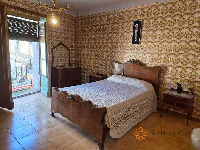 Casa grande con patio, terraza y garaje