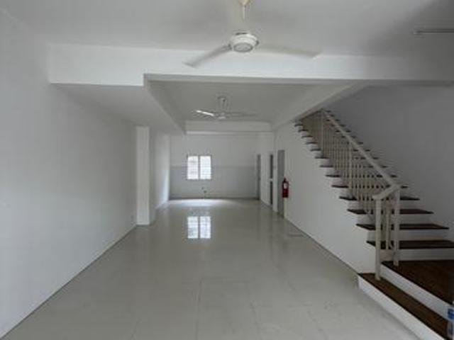 Casa Green Cybersouth Intermediate Terrace 3 Bedrooms For Rent Gated