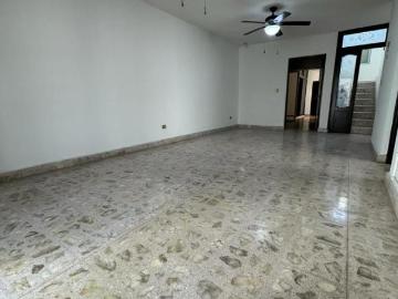 Casa Habitacion centrica con Local comercial al frente