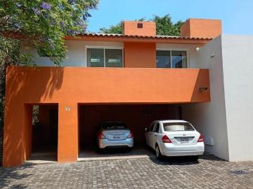 Casa habitación de dos niveles en exclusivo condominio privado de solo 8 unidades en Cuernavaca, Mor