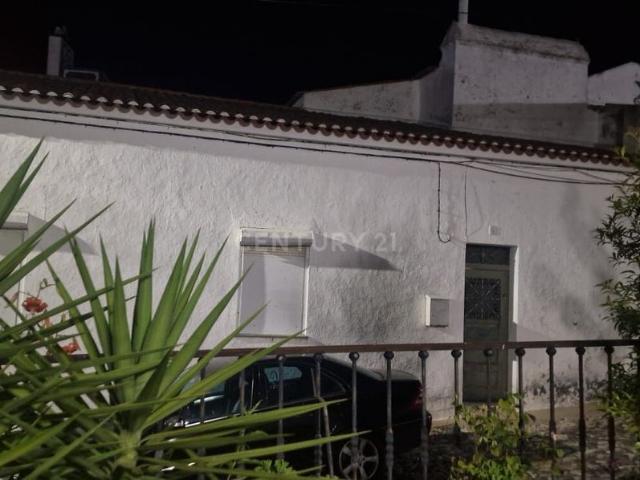 Casa habitvel, a precisar de renovao a gosto, numa das Aldeias Mai