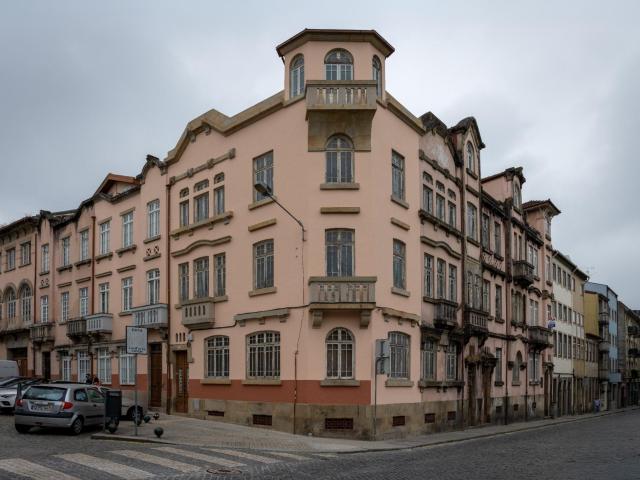 Casa histórica com vistas sobre o jardim do Palacete Júlio Lima — Braga