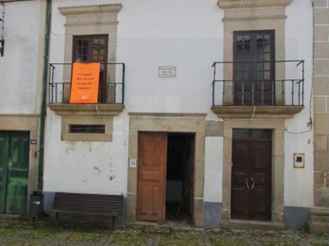 Casa histórica no centro de Vila Cova de Alva, Arganil
