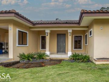 Casa Ideal en Boquete Country Club En Venta