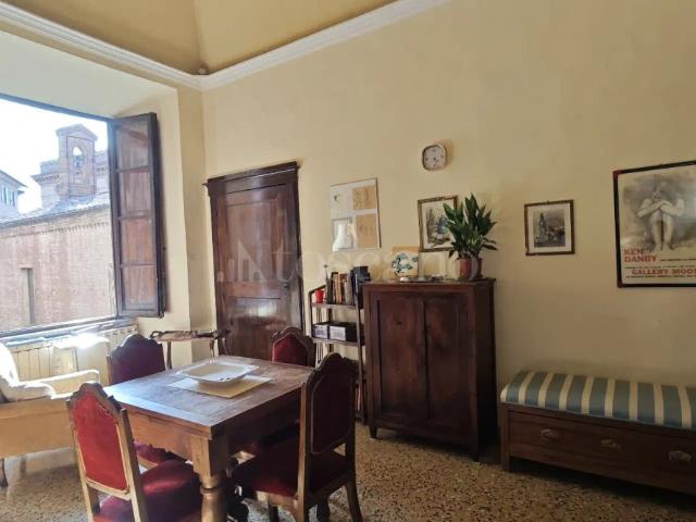 Casa in affitto Via dei Montanini, Siena rif. 20/2026