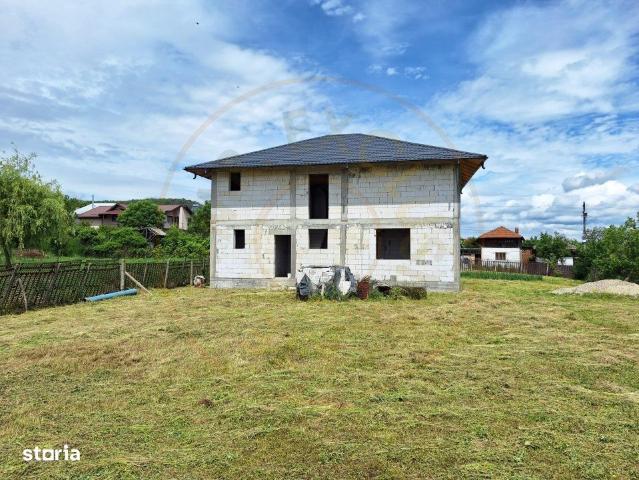 Casa in Goranesti Topoloveni constructie solida, teren 1460 mp
