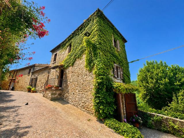 Casa in pietra restaurata con cura e grande fascino 230m² Piandimeleto