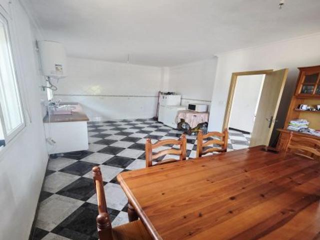 Casa independiente con más de 1.000 m2 de parcela urbana y vistas panorámicas en Comares