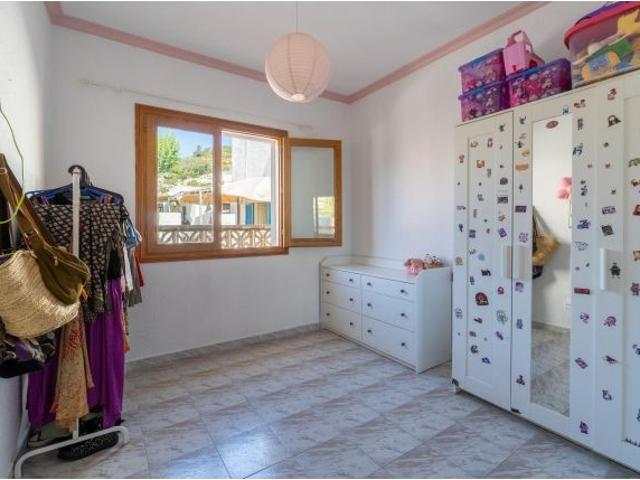 Casa independiente con azotea privada y vistas despejadas en Génova