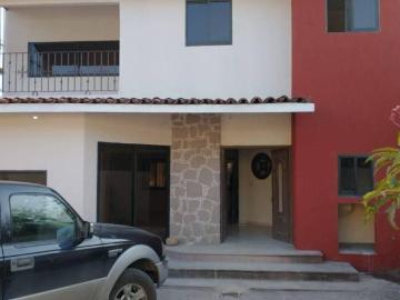Casa independiente con amplios espacios