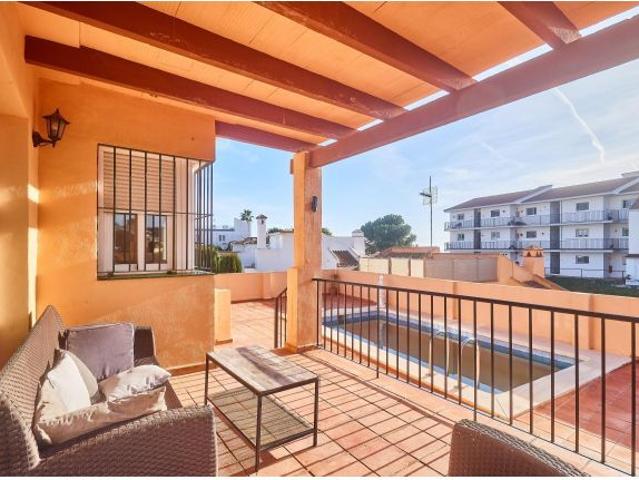 Casa independiente con apartamento de invitados. 3 dormitorios, 2 baños. El Faro, Mijas Costa