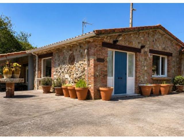 CASA INDEPENDIENTE CON FANTASTICO JARDÍN EN NOVALES