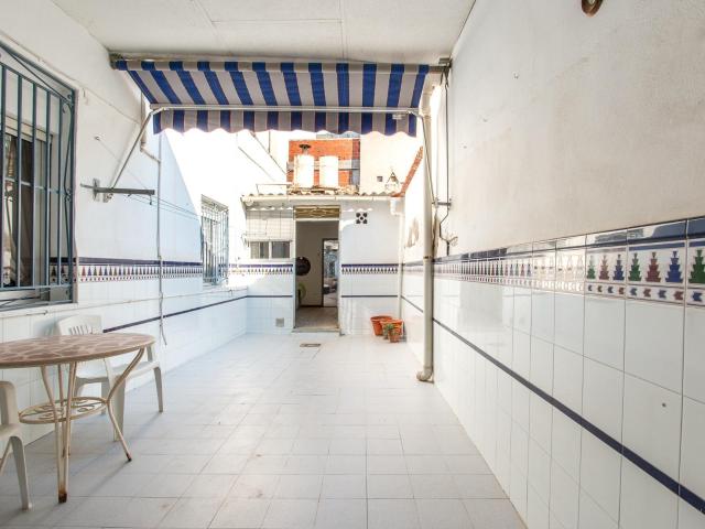 Casa independiente con gran patio y garaje en el centro de Molina de Segura