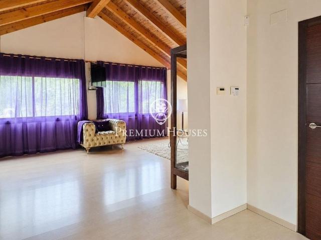 Casa independiente con piscina en Begues Park