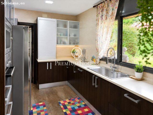Casa independiente con piscina en Begues Park