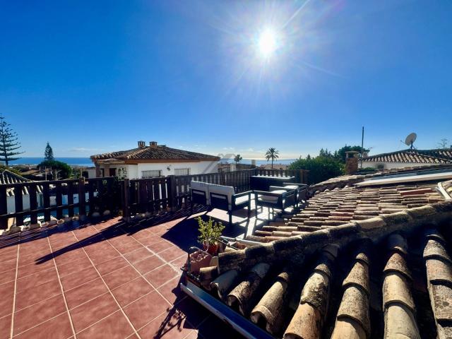 Casa independiente con piscina en Benalmadena