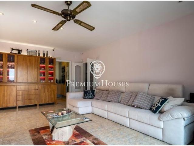 Casa independiente con piscina en Vallpineda