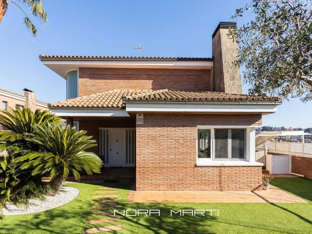 Casa independiente con piscina privada y jardín en la exclusiva zona de La Plana – Bellsoleig
