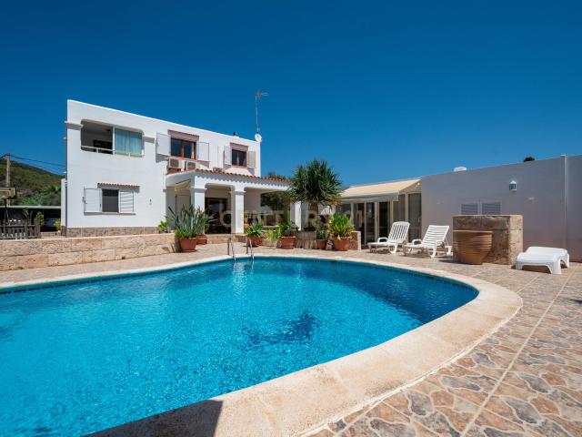 Casa independiente con piscina y apartamento independiente en Ibiza, Sant Josep de sa Talaia