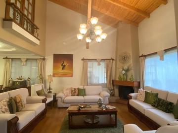 Casa independiente con 3 dormitorios muy linda y atractiva