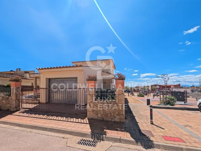Casa independiente de 3 habitaciones con terraza y garaje en. 100m² Pau