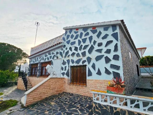 Casa independiente de 186 m² en Roses, zona residencial tranquila cerca de la playa