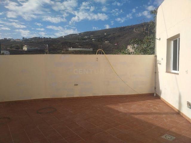 Casa independiente de 4 dormitorios con amplia terraza en Valle de San Lorenzo