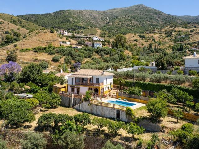 Casa independiente de 4 dormitorios en venta en Mijas, Costa. 284m² Mijas