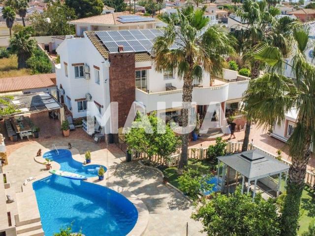 Casa independiente de lujo con casas de huéspedes