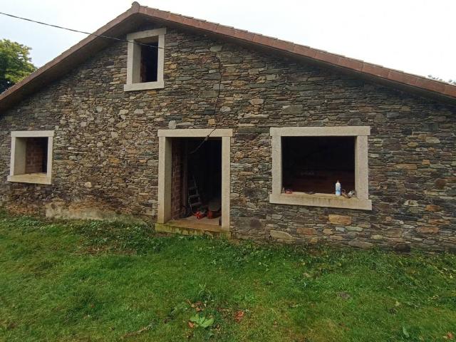 casa independiente de piedra y teja gallega