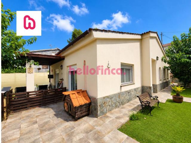 Casa independiente de una planta reformada con jardín en Piera