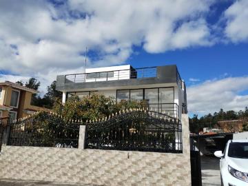 Casa Independiente en conjunto privado Conocoto incluye un mini departamento y una suite Casa en Venta en Conocoto Conocoto