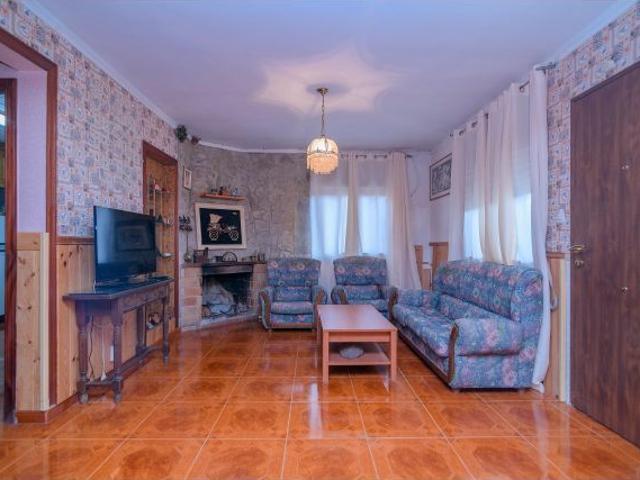 Casa independiente en El Calvet: vida en planta baja, gran parcela y todos los servicios