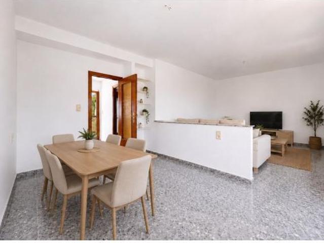 Casa independiente en esquina con patio, anexo y terraza transitable en El Alquián