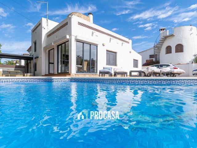 Casa independiente en la zona del Montgrí, Empuriabrava 171m² Empuriabrava