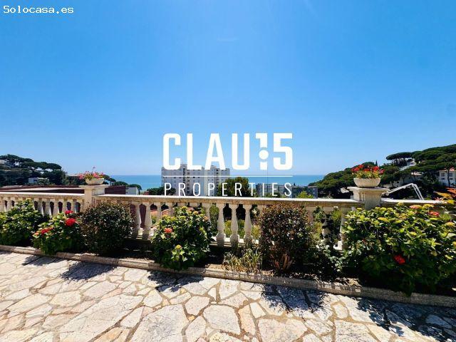 Casa independiente en venta con piscina privada y espectaculares vistas al mar en Sant Pol de Mar