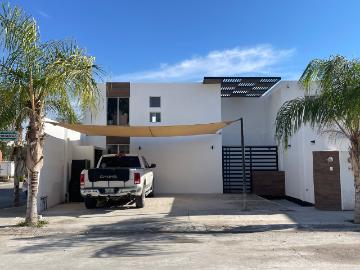 Casa independiente en venta en Residencial Senderos, Torreón, Coahuila